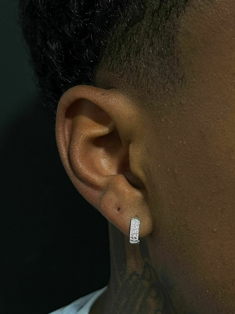 Argola cravejada modelo fininho Njr