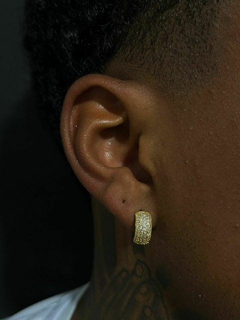 Argola Cravejada Boleiro Banhada a ouro18k