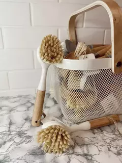 CEPILLO PARA VAJILLA CON MANGO DE BAMBOO en internet