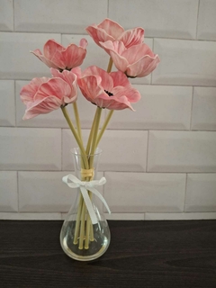 FLORES ARTIFICIALES CON FLORERO DE VIDRIO en internet