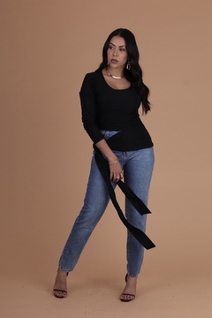 Blusa assimétrica Elisangela - comprar online