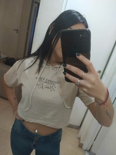 remeras cortas con capucha greenwich