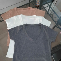 remeras morley última en beige - comprar online