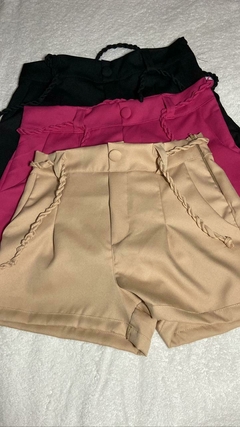 Short Alfaiataria com Cinto de Cordinha Trançada
