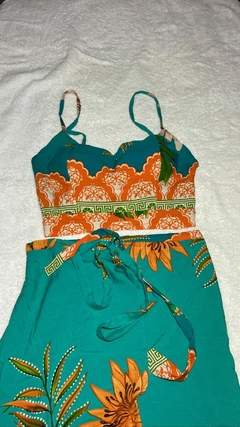 Conjunto Saia envelope e cropped de amarração na internet