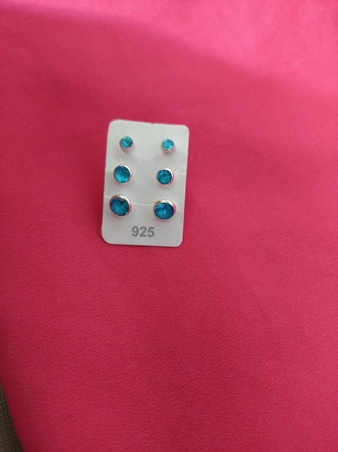 Trio de brincos na cor azul -cravação inglesa em prata 925