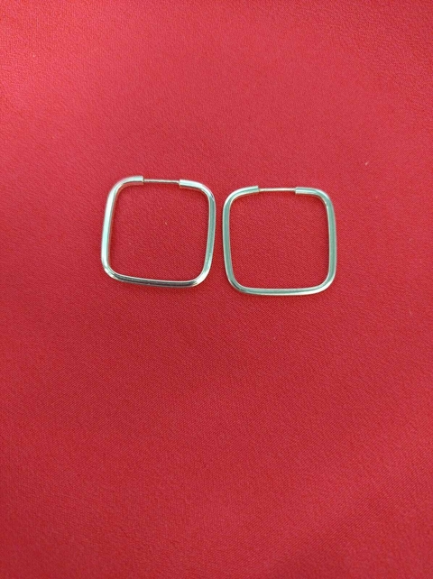 Argola quadrada em prata 925