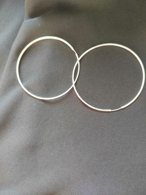 Argola redonda (fio quadrado) em prata 925