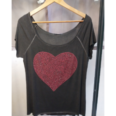 Tshirt Coração Vermelho em Viscolycra com tingimento estonado e pedrarias premium
