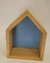 NICHO DE MADEIRA CASINHA COM FUNDO AZUL