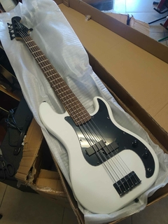 BAJO ELECTRICO DEVISER PASIVO 5 CUERDAS BLANCO MATE en internet