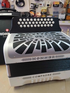 ACORDEON HOHNER COMPADRE FA BLANCO - ROBERTMAN MUSIC