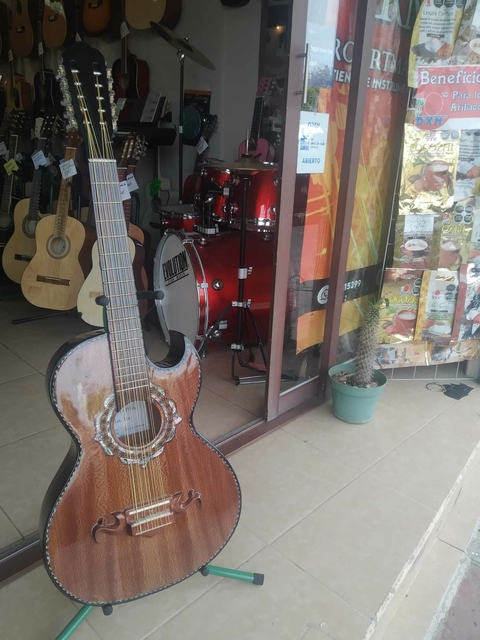 BAJOQUINTO ACÚSTICO HAYA