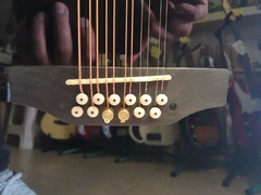 DOCEROLA SEGOVIA SGC12 NEGRA CON BRIDGE DR. Y CUERDAS PARES - ROBERTMAN MUSIC
