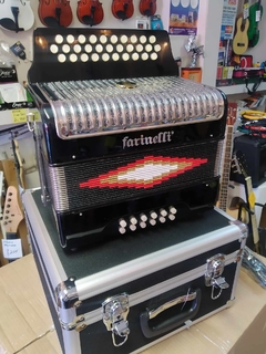 ACORDEON FARINELLI FA NEGRO CON PARRILLA DE METAL