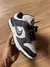 Dunk Low SB - Preto e Branco (Logotipo Reflexo)