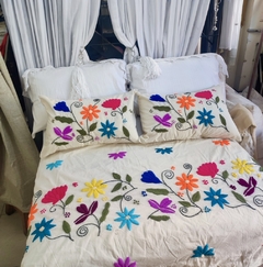 Almohadones bordados a mano - comprar online