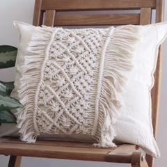 Funda con macramé Mattera