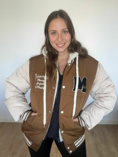Campera universitaria en internet