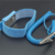 Pulsera antiestática ajustable de color azul con cable espiral