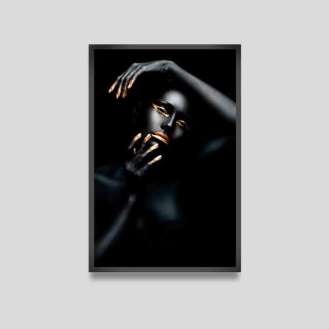 Quadro Decorativo Mulher Com Pinturas Douradas 07