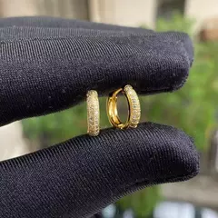 Brinco Argola Cravejada em Zircônia 22 pedras P (Banho De Ouro 24k) - comprar online