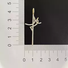 Pingente Fé Cravejado em Zircônia (4,7cmX2,1cm) (Banho Ouro 24k) - comprar online