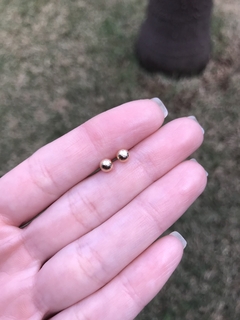 Brinco de esfera fosca P