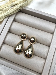 Brinco meia esfera e gota