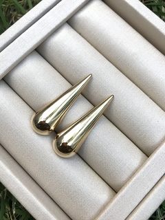 Brinco de gota alongada