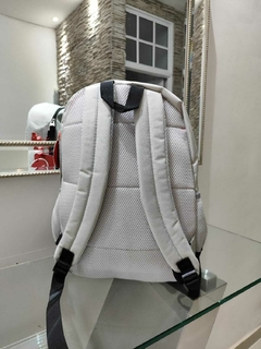 062 Mochila Wilson Defy Your Limits gris en internet