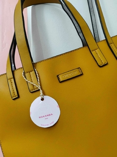 003 Cartera Chenson Mostaza en internet