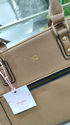 035 Cartera de mano YQ Marron - comprar online