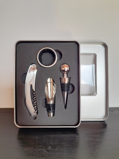 SET DE VINO x4 ACCESORIOS EN LATA