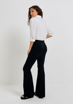 Calça Flare Preta Viscose com Elastano Hering na internet