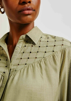 Camisa Verde com Detalhe em Laise na internet
