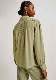 Camisa Verde com Detalhe em Laise - comprar online