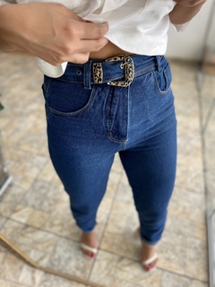 Calça Mom Jeans na internet