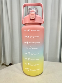 BOTELLA MOTIVACIONAL 2 LTS + BOTELLA PEQUEÑA DE REGALO en internet