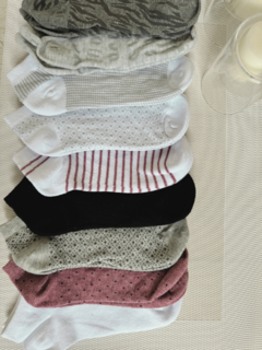 Conjunto de medias cortas en diferentes colores y patrones, tamaño 36-38.