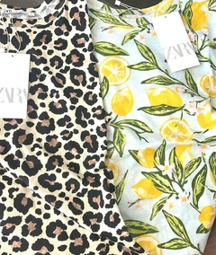 Remeras de ZARA con estampado de leopardo y limón.