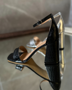 Sandalia Momo negro croco