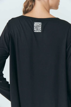Remera manga larga super soft, con escote redondo﻿.