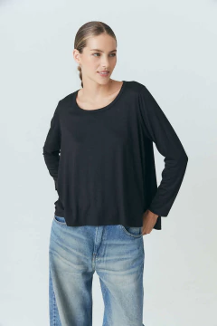 Remera manga larga super soft, con escote redondo﻿.