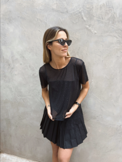 Remera/ top transulucido con piedras brillantes
