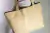 Cartera de cuero vacuno para mujer. Modelo Tote bag. Color Clara