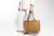 Cartera de cuero vacuno para mujer. Modelo Tote bag. Color Jengibre
