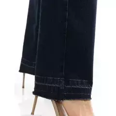 Calça Feminina Jeans Reta com Bolso na internet