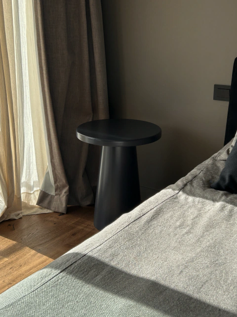 Mesa de luz en MDF laqueado