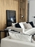 Combinación de almohadones en diferentes tonos y texturas. Diseño por Estudio Wohnen.